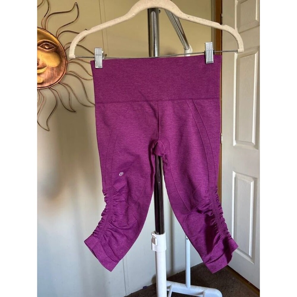 Lululemon purple scrunch capris size 4 leggings